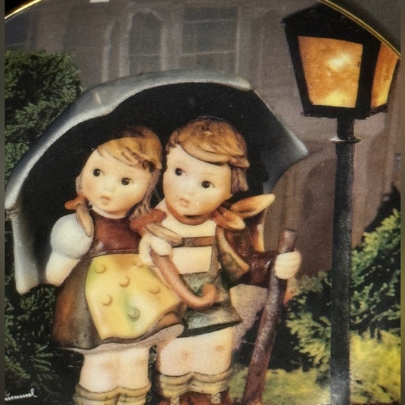 1989 M.J. Hummel “Stormy Weather” plate # LU 6687 - Picture 2 of 3